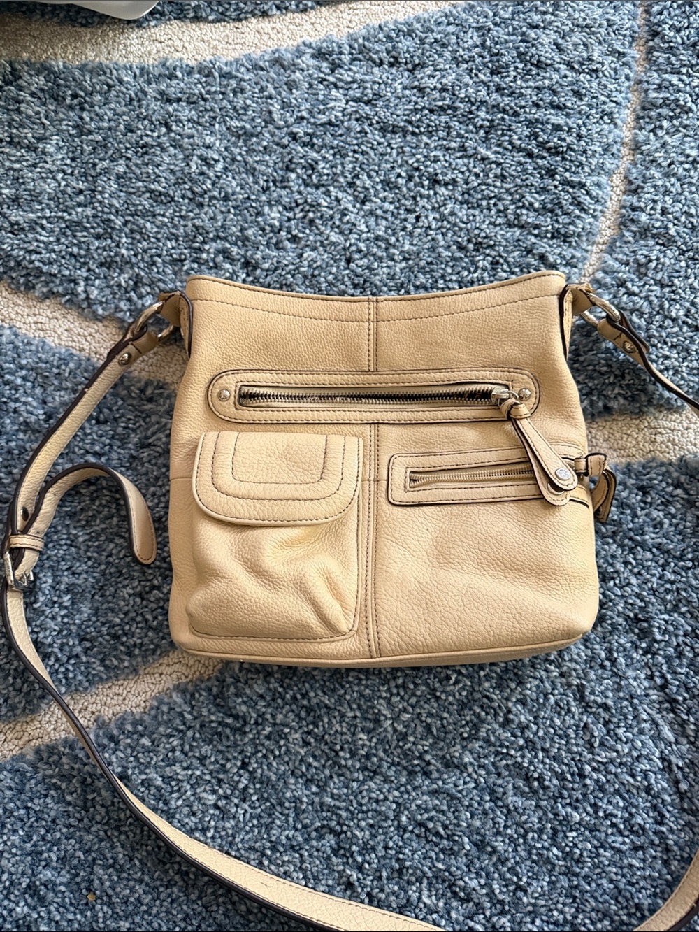 Like New.. Tignanello Women’s Neutral Tan Leather Crossbody Bag